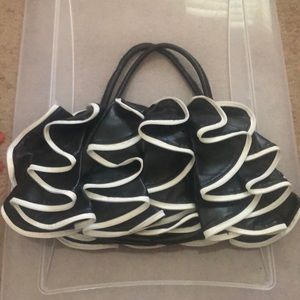 Cute skirt shaped purse with white zipper trim